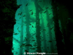 This photo taken below of the jetty in Barrang Lompo isla... by Wawan Mangile 